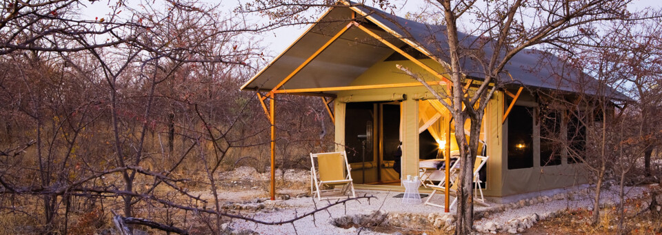 Außenansicht des The Mushara Bush Camp