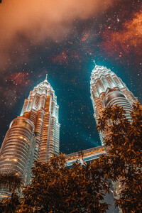 Petronas Twin Towers bei Nacht