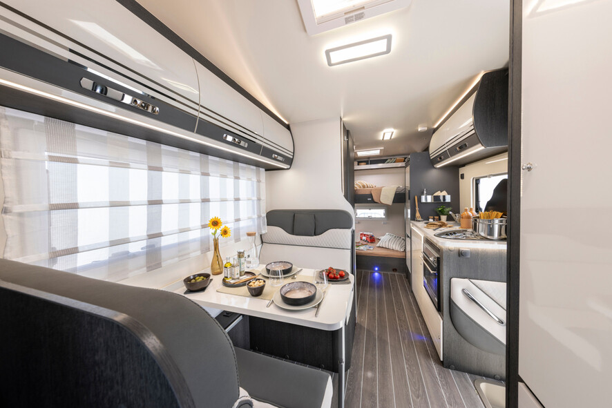 Grande Wohnmobil von Bunk Campers Innen