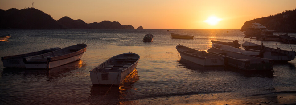 Sonnenuntergang und Boote in Taganga Kolumbien