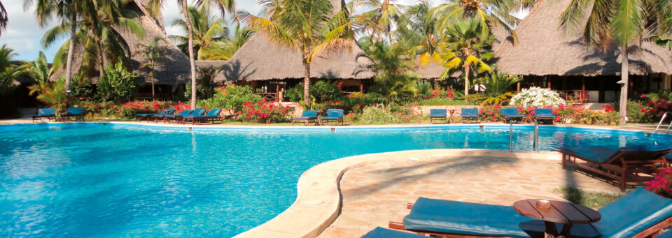 Pool des Breezes Beach Club & Spa in Bwejuu