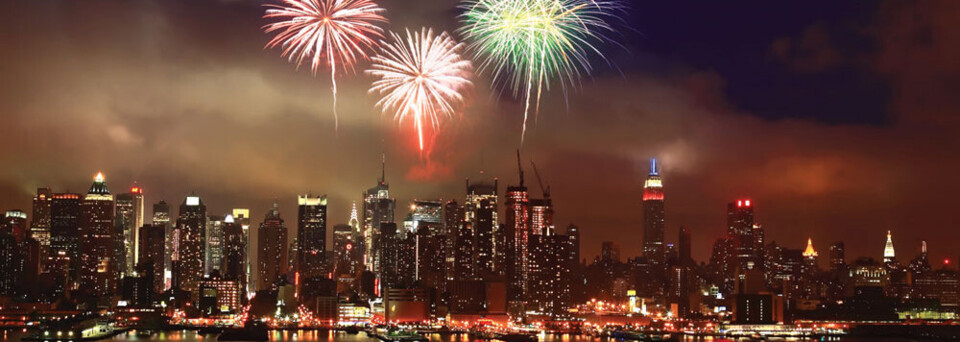 Blick auf die Skyline New Yorks bei Silvester