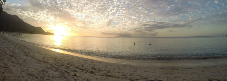 Sonnenuntergang am Beau Vallon Beach auf Mahé