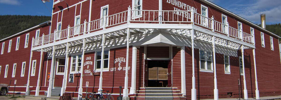 Downtown Hotel Dawson City von außen