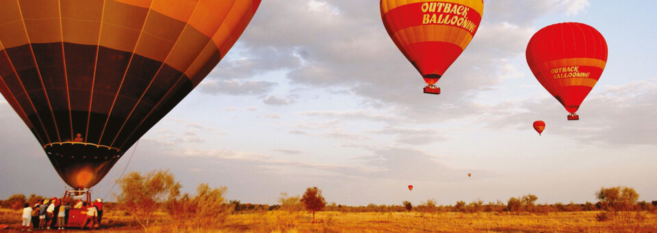 Heißluftballons über dem Outback