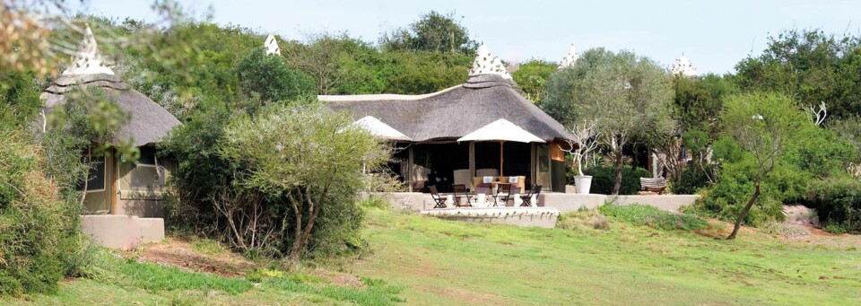 Außenansicht der Safari Lodge im Amakhala Game Reserve