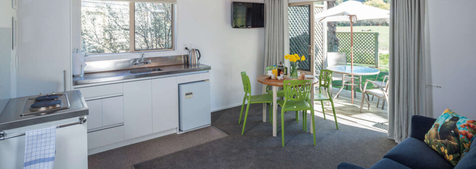 Abel Tasman Lodge Beispiel 2-Zimmer Chalet Küche Wohnbereich