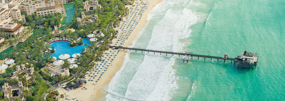 Jumeirah Al Qasr Pool und Strand von oben