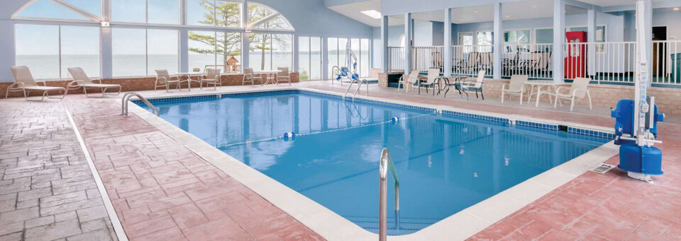 Pool des Baymont by Wyndham St. Ignace Lakeview