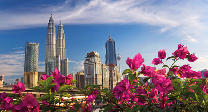 Kuala Lumpur Skyline mit Blumen