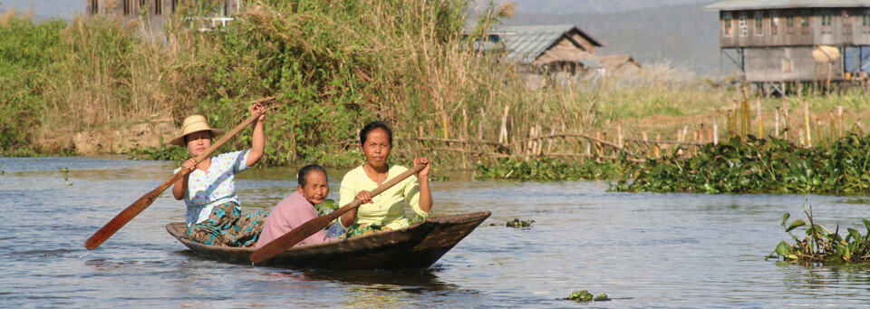 Einheimische im Boot auf Inle Lake